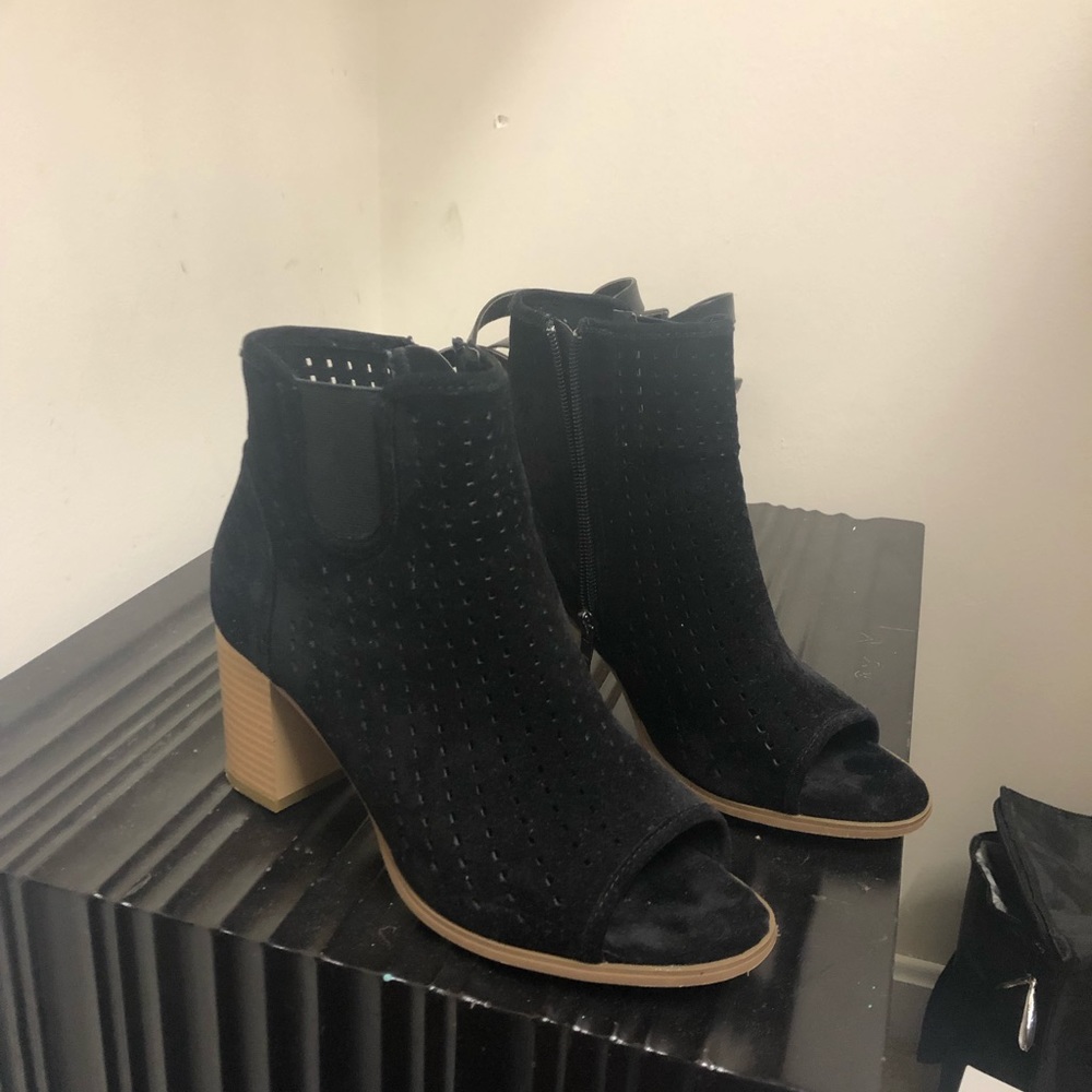 Black DSW booties!